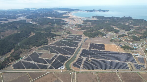 GS건설이 충남 태안군에 준공한 '태안 햇들원 태양광 발전소' 전경 사진 (GS건설 제공)