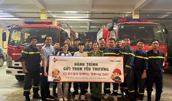 CJ푸드빌이 운영하는 베이커리 브랜드 뚜레쥬르가 베트남에서 소방·구조 경찰을 대상으로 봉사활동과 기부를 진행하며 글로벌 ESG(환경·사회·지배구조) 경영을 강화하고 있다.