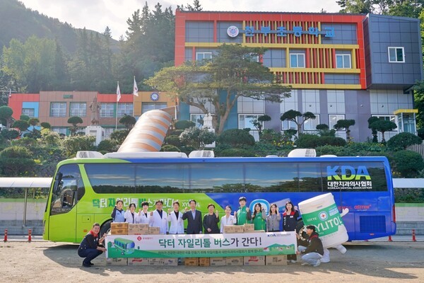 롯데웰푸드가 대한치과의사협회와 함께 운영하는 ‘닥터자일리톨버스가 간다’ 캠페인이 140회차를 맞아 울릉도를 방문했다.