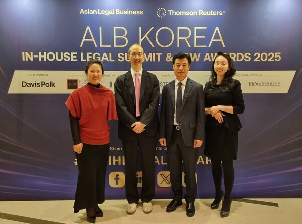 6일 진행한 ALB 한국법률대상에서 GS건설이 수상 후 기념사진을 촬영하고 있다.  (사진=GS건설 제공)