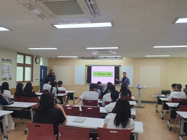 구미상모고등학교 새마을교육 [사진=새마을재단 제공]