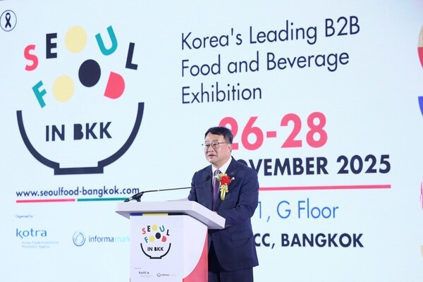 사진02 – 11월 26일 태국 방콕에서 개막한 ‘서울푸드 인 방콕 2025(SEOUL FOOD in Bangkok 2025)’에서 구본경 코트라 동남아대양주지역본부장이 개회사를 하고 있다. [사진=코트라]