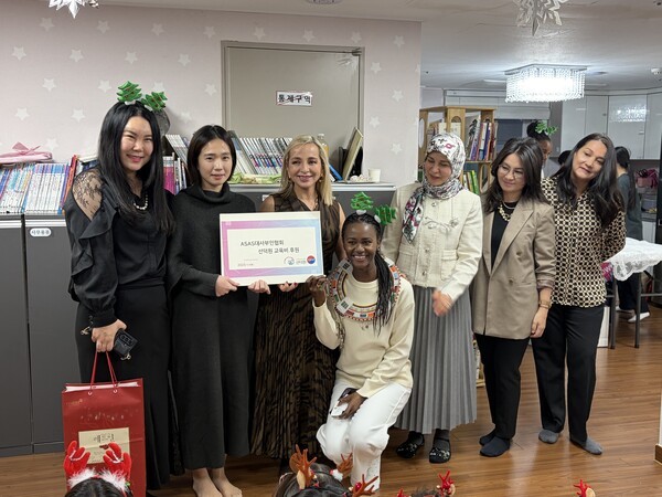 [왼쪽부터]글로벌문화경제교류협회 회장 김지영, 선덕원 박진슬 사무국장, 에콰도르대사부인 카탈리나, 탄자니아 대사부인 차바, 이란대사부인 나히드쿠제치, 몽골대사부인몽골마, 볼리비아대사부인 마리아