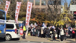 [포토] ‘이재명 재판 재개하라’ Vs '윤석열 김선희 사형,' '내란당 해체'
